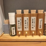 麺屋 猪一 離れ - 卓上調味料