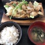 青空食堂 - ホルモンみそ定食 大盛＝１０８０円