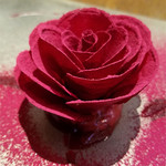 ビーツで作られた薔薇の花とフォアグラのテリーヌ