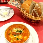 レストラン　クレール - トマトとチーズのオニオングラタンスープ、パン