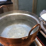 くろぎ - 葛きりが固まっていきます