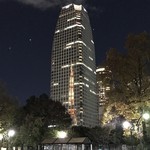 くろぎ - ビルに写る東京タワー
