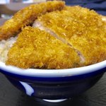 きよしや食堂 - 美味しそうなカツが二枚入っています【料理】