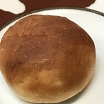 バレーナ - 温かいフワッフワのパンにクリームソースをつけて頂きます。