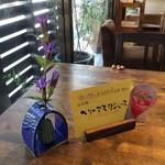 ジャム cafe 可鈴 - 座った席から(娘の指が…笑)