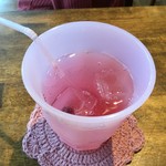 ジャム cafe 可鈴 - 娘の食後のドリンクは＋200円でベリーマスカジュースのソーダ割りに。