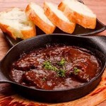 Domestic beef tendon stewed in red wine