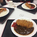 そこそこ - 2017年11月。全員カツカレー。