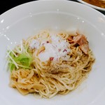 煮干し豚骨らーめん専門店 六郷 - 和え玉　２００円　相模原店のクーポンページを見せてサービス。チャーシューの切れ端、赤玉葱、水菜、メンマ、煮干粉、たれ。