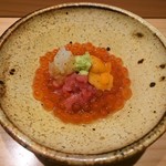 丸萬寿司 - 生いくら､生雲丹､鮪頭肉の小鉢