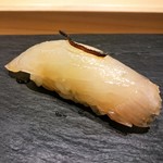 丸萬寿司 - 握り　 松皮鰈 昆布〆