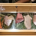 丸萬寿司 - ネタケース　