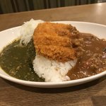 若草カレー本舗 - ランチメニュー あいがけカレー〔若草、マイルド〕大盛り900円