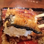 うな亭 - 特上うな重　うなぎとご飯リフト