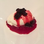 レストラン・モリエール - クレーム　ダンジュ　ハスカップソース添え