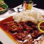 ソル エット アンブラ - 黒毛和牛の牛すじカレー