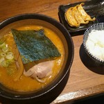 らーめん楓　横浜西口店 - 味噌ラーメンと餃子セット