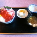 大衆磯料理 磯辺 - いくら丼
