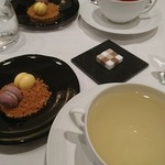 レザンファン ギャテ - ミニャルディーズと紅茶、ハーブティ