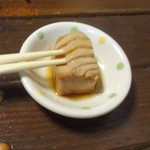 栄屋酒場 - お通しの鮪煮