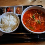 三味食品 - 野菜たっぷりテールスープ¥700