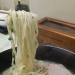 治ちゃんラーメン - 博多ラーメンは細麺