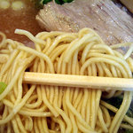 京都銀閣寺 ますたにラーメン - 「チャーシューメン」の麺とチャーシュー