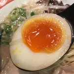 呼び戻しとんこつ 光四郎 - 煮卵のトロミ具合いちょうど良いですね〜♪(^^)