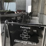COMPARTIR VALOR - お店のプレートの向こうは、テラス席(2017.11.16)