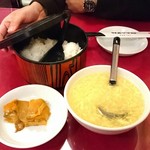 横浜中華街 中國上海料理 四五六菜館 - ライス・スープ・ザーサイと、食後に杏仁豆腐が付きます