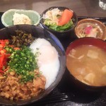 中野坂上 縁 - ランチ魯肉飯 850円