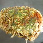 下村商店 - 「お好み焼　そば　肉・たまご入　シングル」（560円）