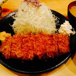 とん喜 - 平たいひれかつ。ロース同様に160gくらいなのかしら。