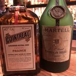 バー チェロキー - オールド サイドカーでは　７０年代前半のマーテル　コルドンブルーと６０年代のコアントロを使用します