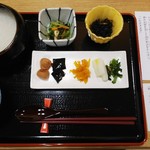 Wakuu Shita Dera Machi - 朝食の朝粥