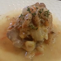 アントューカ - 豚肩肉の煮込み。ホロホロに煮込まれていて優しい味♪
