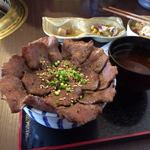 飛騨牛・黒豚宴 黒家 - 牛タン丼ランチ