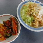焼肉群山 - キムチ＆サラダ