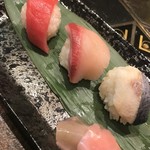 Raunji Bata Kumi - 新鮮な魚介類を使った可愛らしい手まり寿司