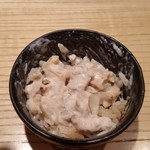 鮨 巳之七 - 白子、蟹ほぐし、シャリを混ぜ混ぜ。大将曰く、和風ドリア。混ぜる前の写真、撮り忘れました（笑）