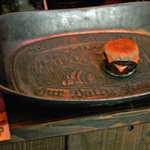 クリッターズバーガー - レジカウンター上のコイン入れ