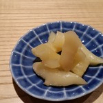 鮨 巳之七 - ガリ。