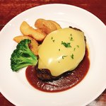 肉とワイン bonanza - 特製ハンバーグ、チーズトッピング