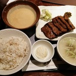 とろんしゃん - 牛タン麦とろ膳 みそ1,610円