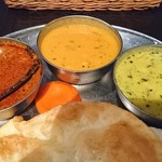 ダバ インディア - 左から、マトンダイコン・ダルフライ・チキンキーマ