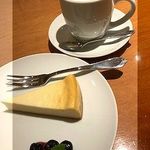 カフェラテ、チーズケーキ