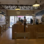 Ceresia Coffee Roasters - 店内はクールな雰囲気で、まさにサードウェーブコーヒーの世界感そのもの。