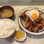 お食事処 いのうえ - ジャンボチキン唐揚定食 目玉焼き 730円