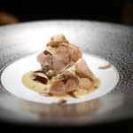 エクアトゥール - ラングスティーヌ　豚足のブルーチーズソースと白トリュフ