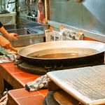 嶋屋 - 名物のポテトは店内で揚げます